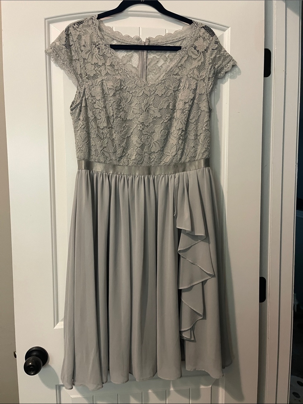 Woman's ' Lace Bodice Chiffon Party Dress - Light Gray